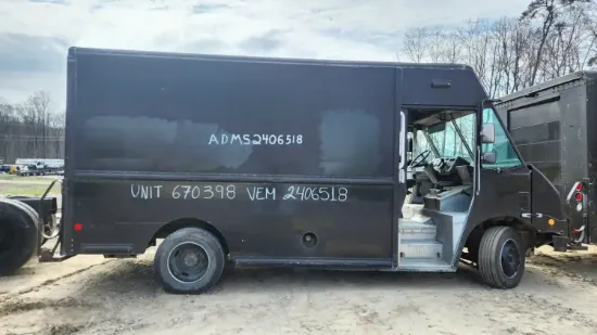 Picture of 2009-freightliner-mt45-chassis-truck-delivery